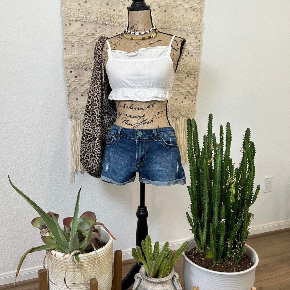Indigo Rein low rise blue denim shorts‎ with embroidered pockets